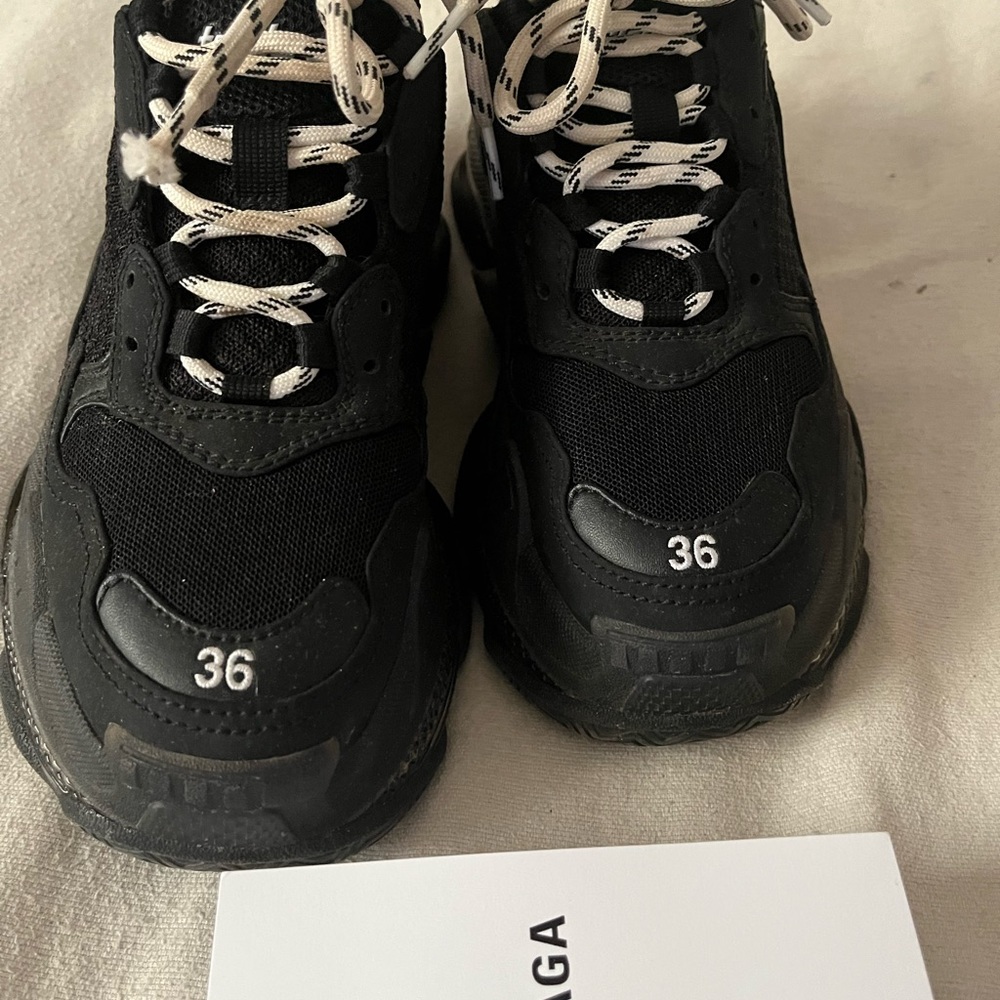 AUTHENTIC Balenciaga Sneakers. Size 36 fit for Size 7 or 7.5